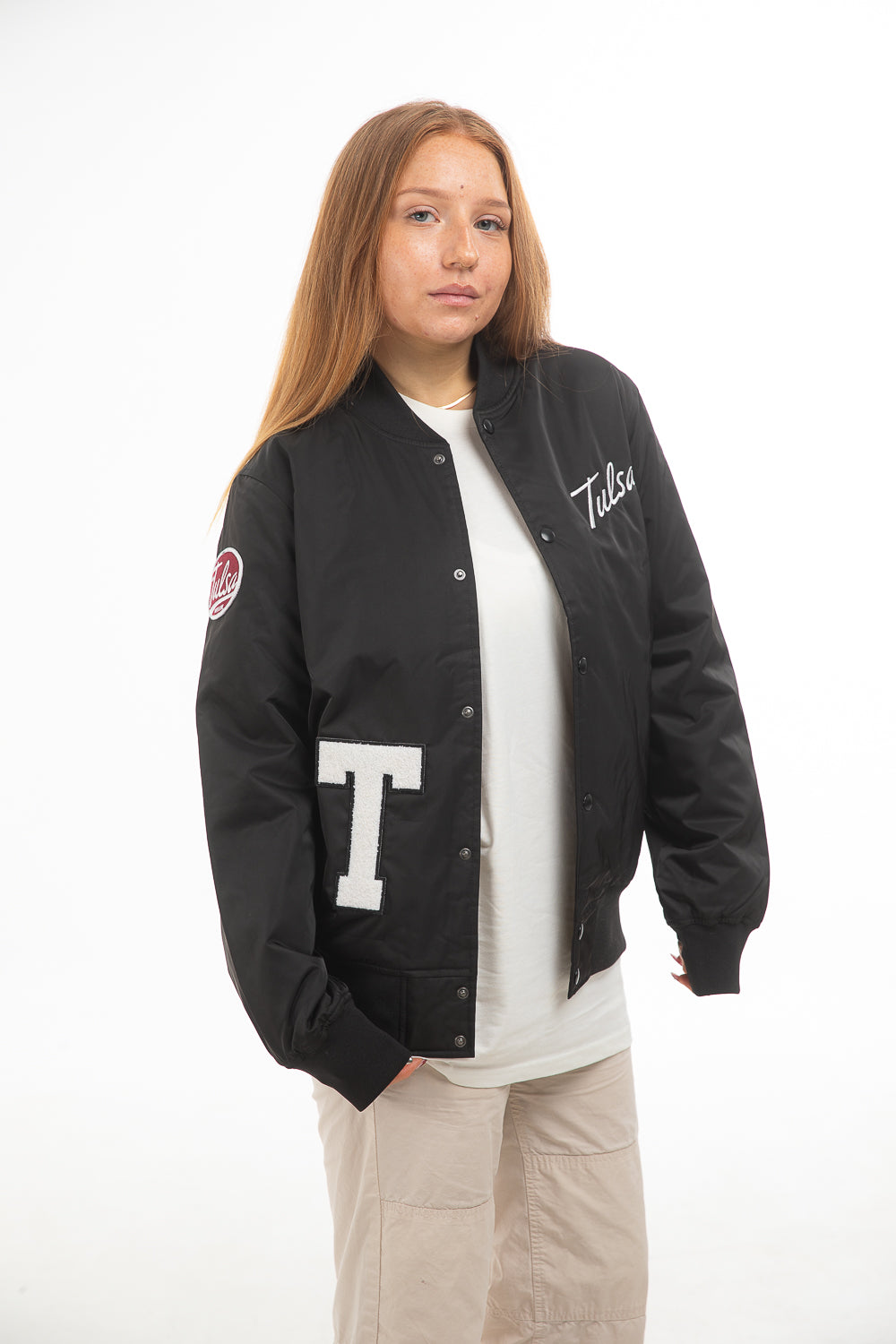 Chaqueta bomber universitaria con parches y bordados